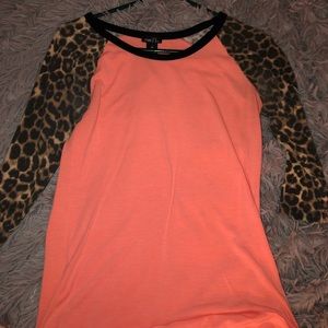 Coral & leopard print baseball tee